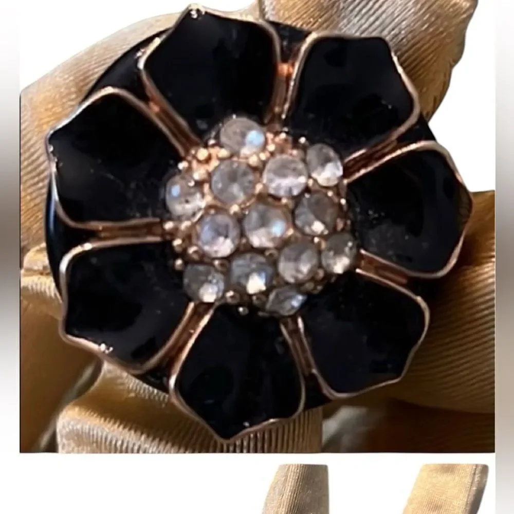 Simply stunning navy blue with gold colored trim and crystals flower ring EUC